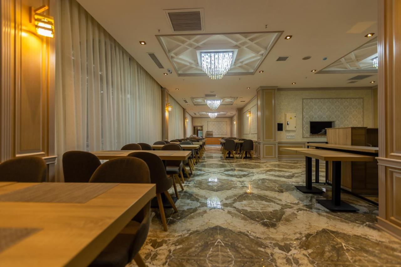 Metro City Hotel Baky Esterno foto