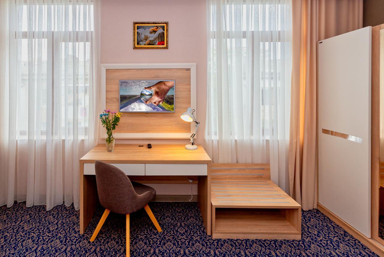 Metro City Hotel Baky Esterno foto
