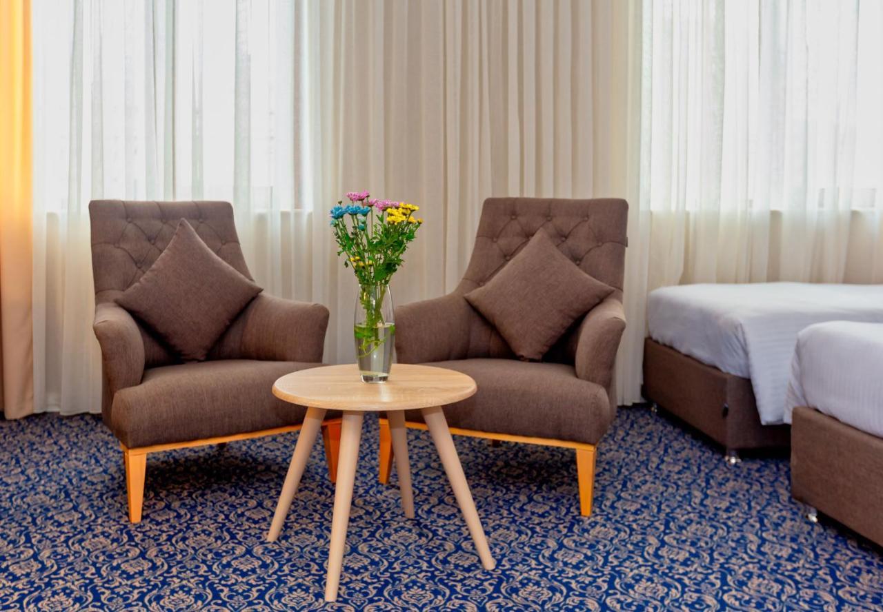 Metro City Hotel Baky Esterno foto