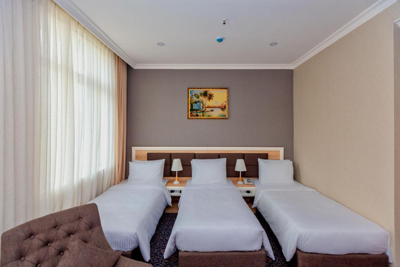 Metro City Hotel Baky Esterno foto