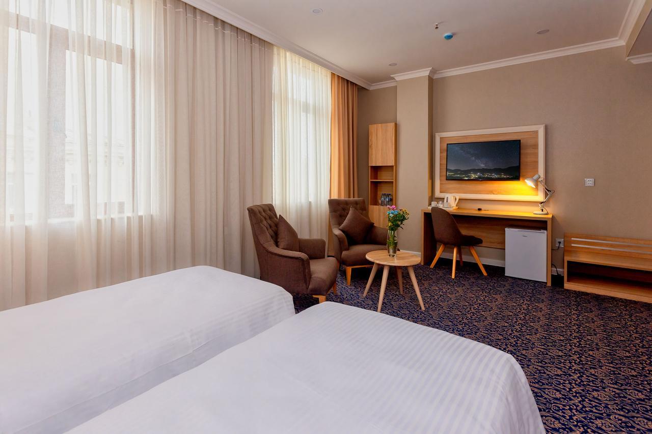 Metro City Hotel Baky Esterno foto