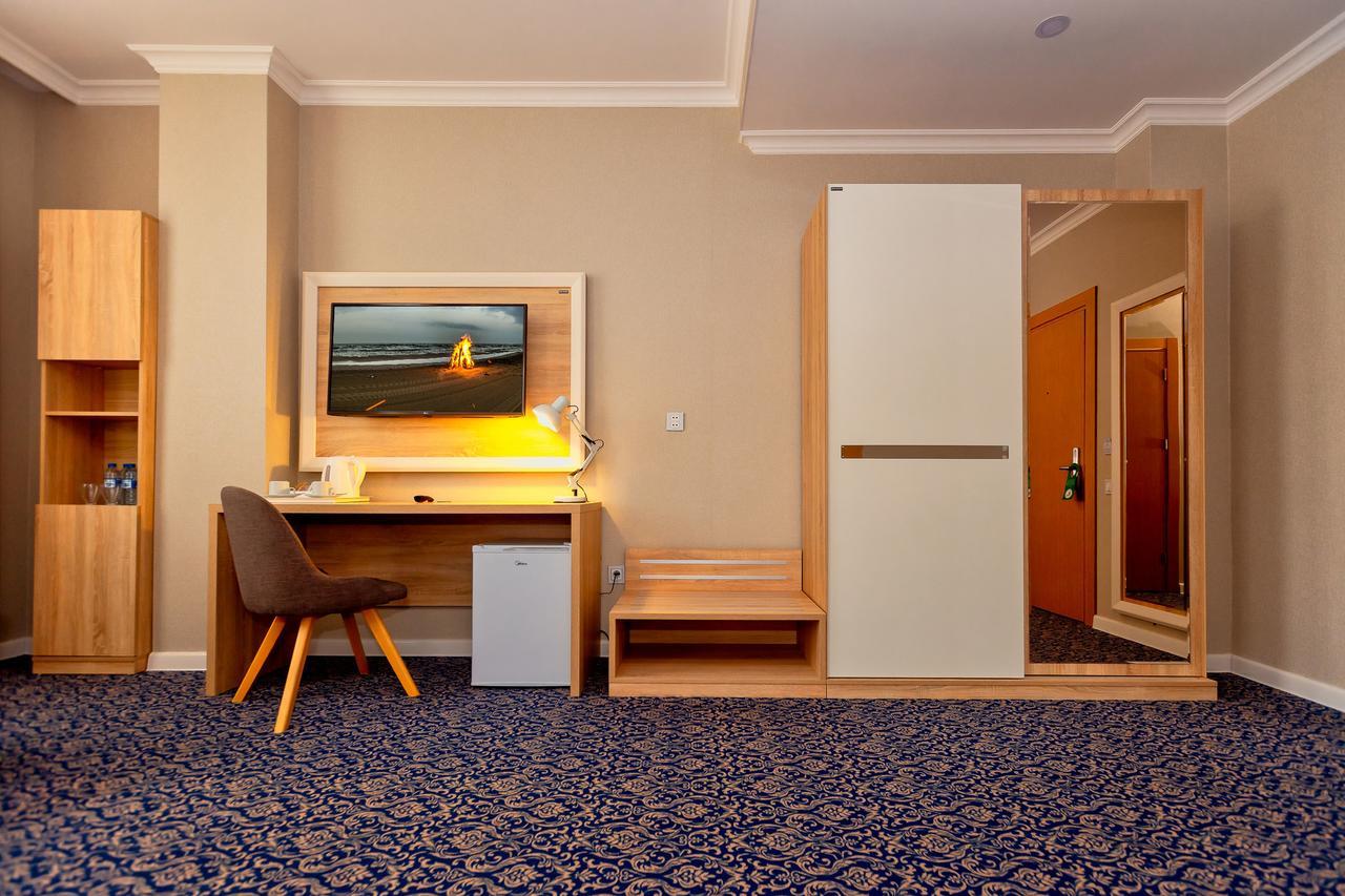 Metro City Hotel Baky Esterno foto