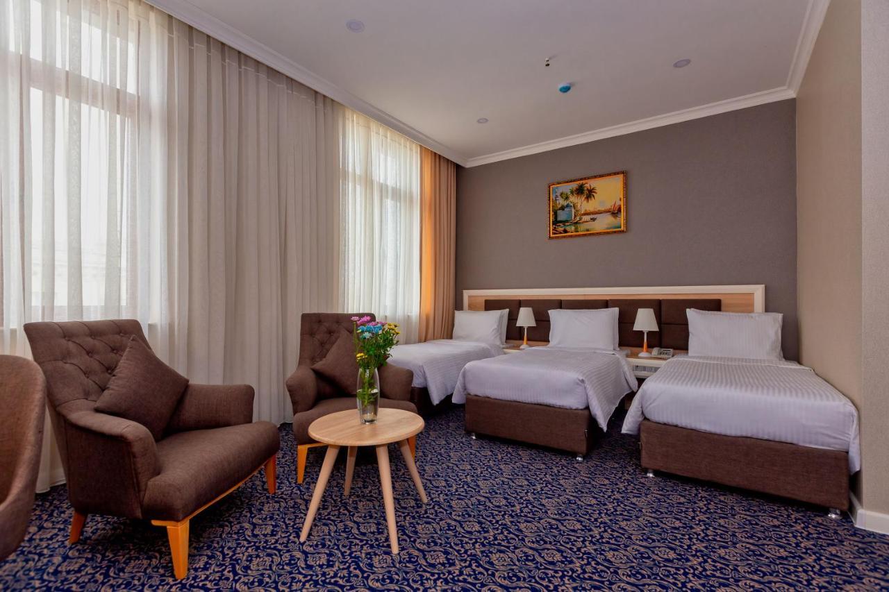 Metro City Hotel Baky Esterno foto
