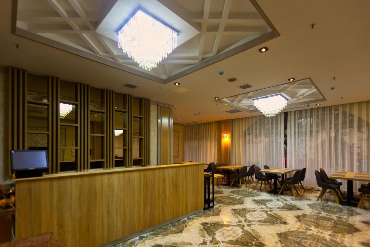 Metro City Hotel Baky Esterno foto