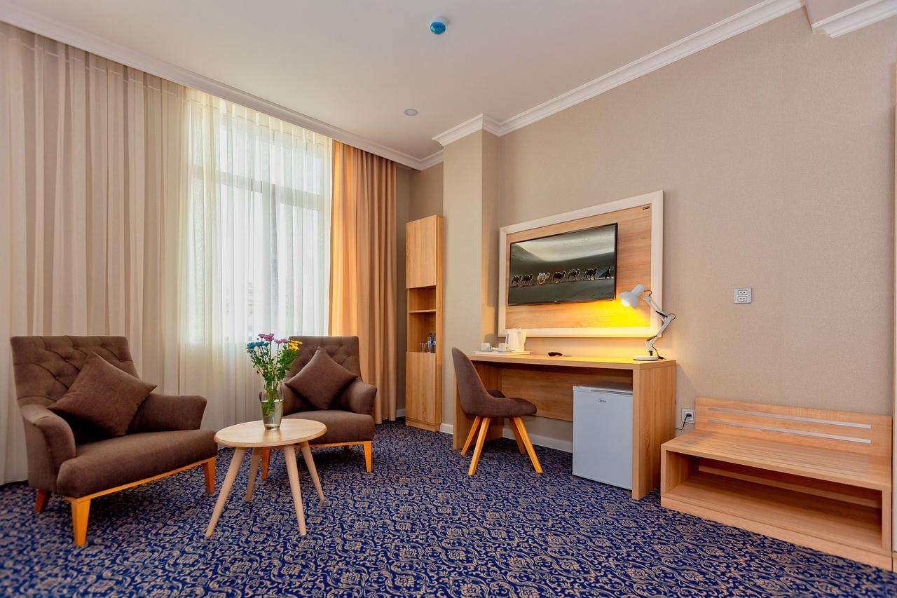 Metro City Hotel Baky Esterno foto