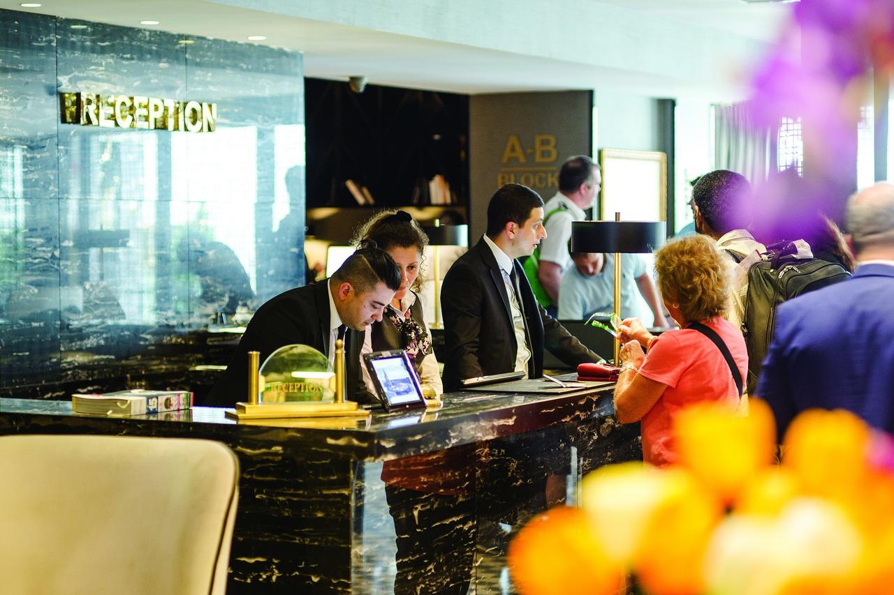 Metro City Hotel Baky Esterno foto