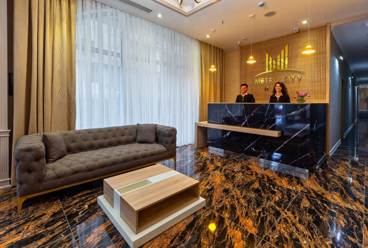 Metro City Hotel Baky Esterno foto