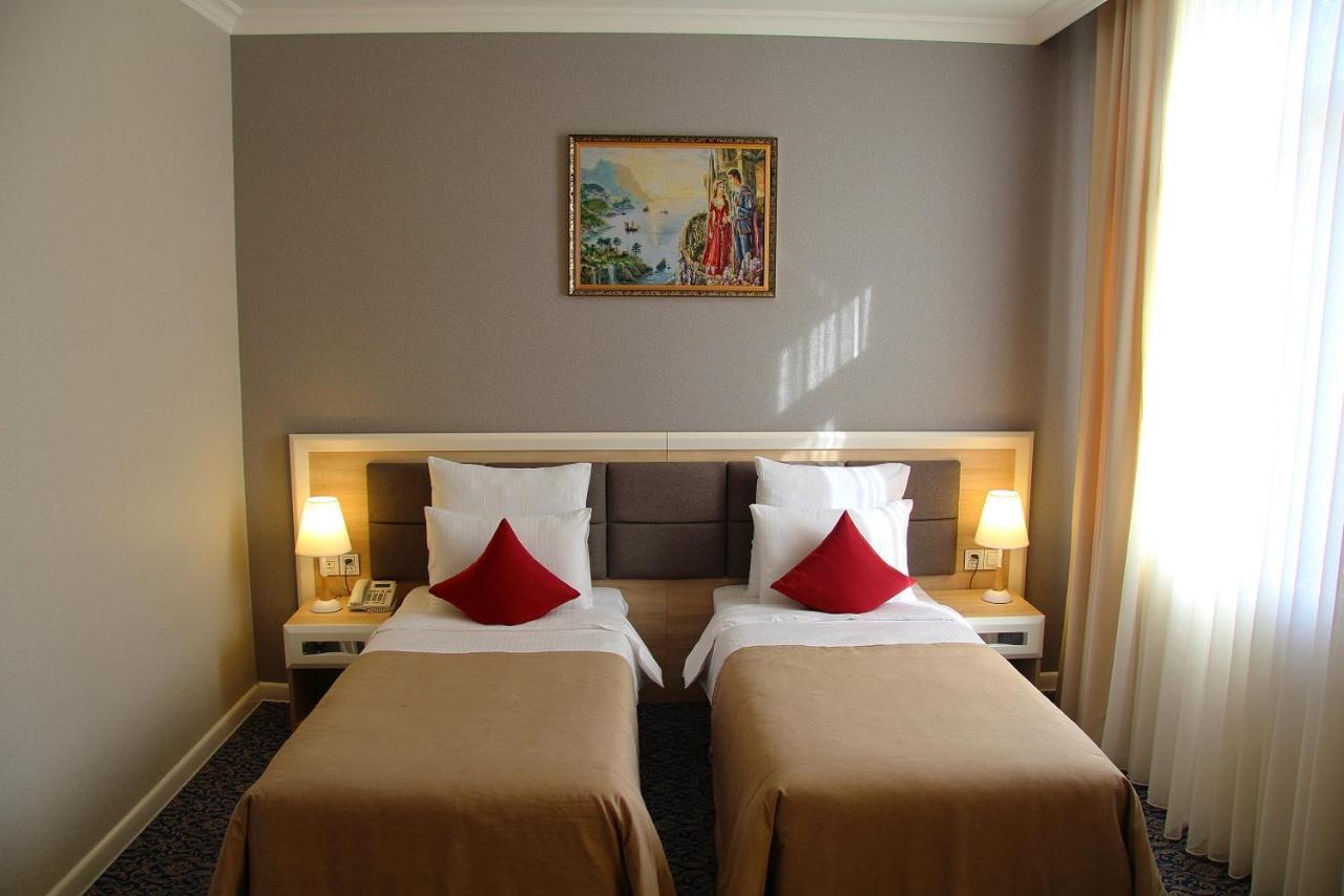 Metro City Hotel Baky Esterno foto
