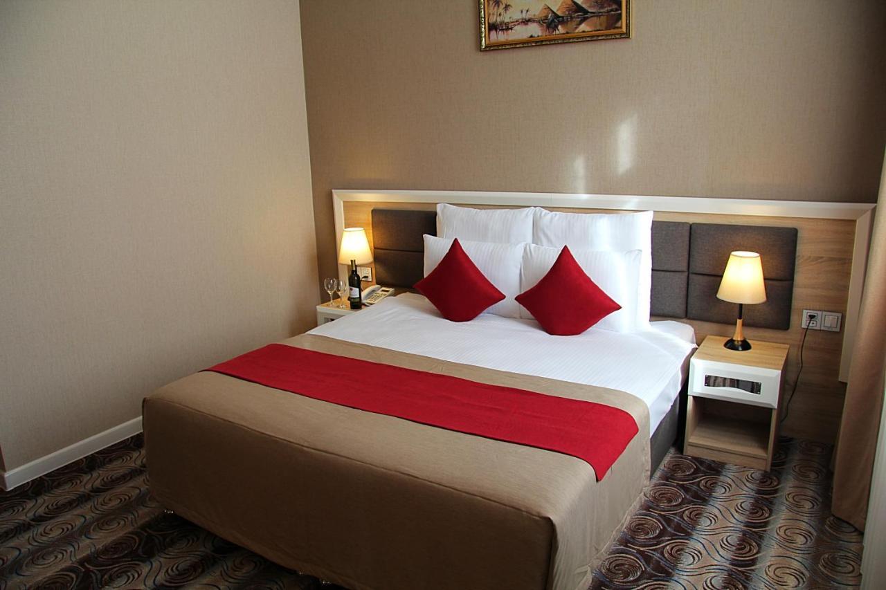 Metro City Hotel Baky Esterno foto