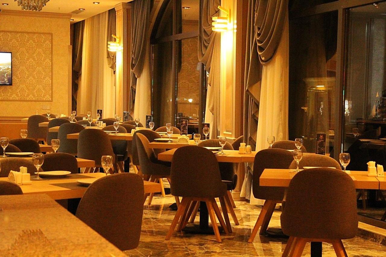 Metro City Hotel Baky Esterno foto