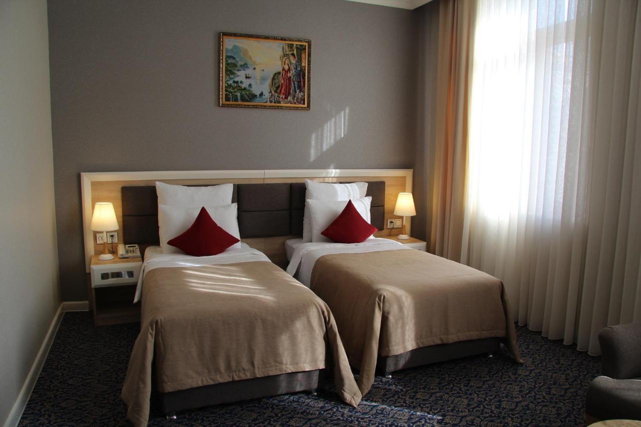 Metro City Hotel Baky Esterno foto