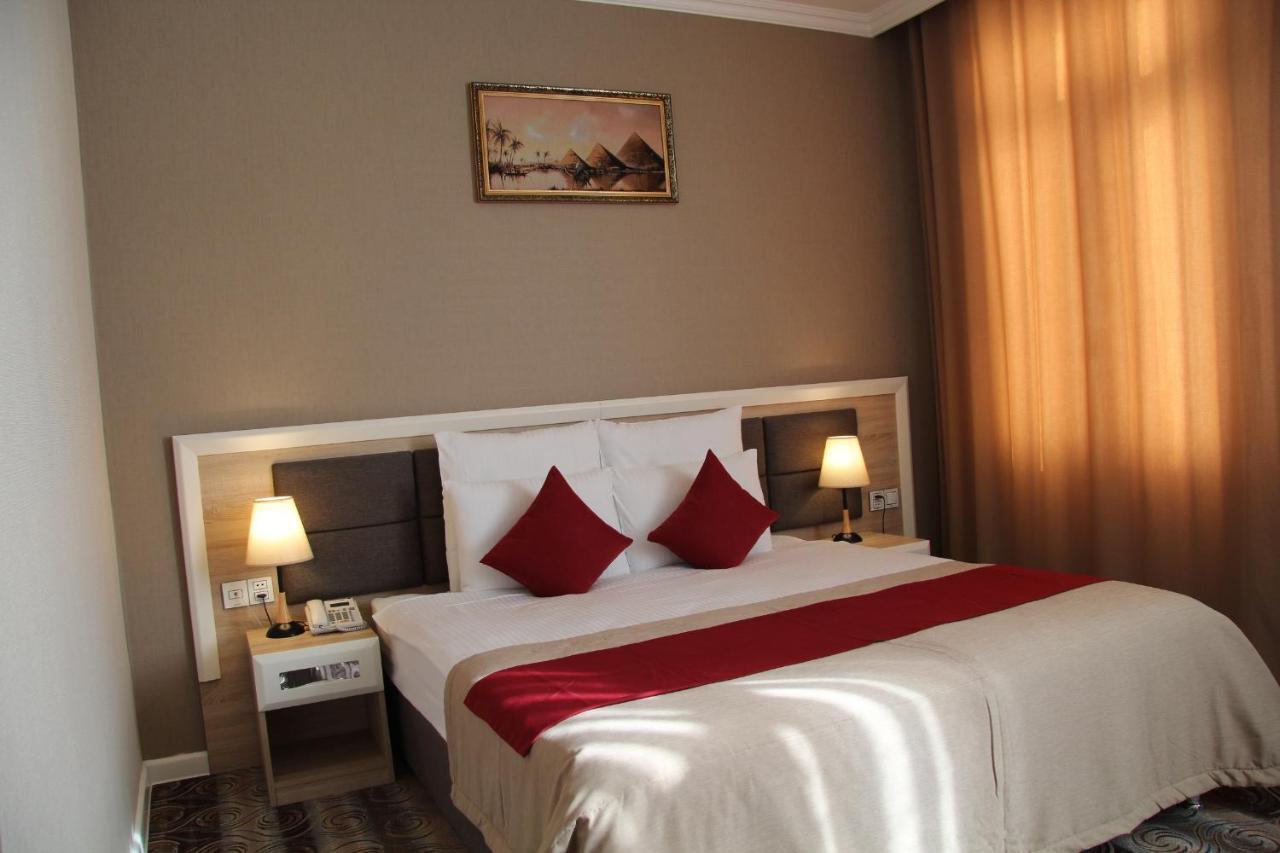 Metro City Hotel Baky Esterno foto