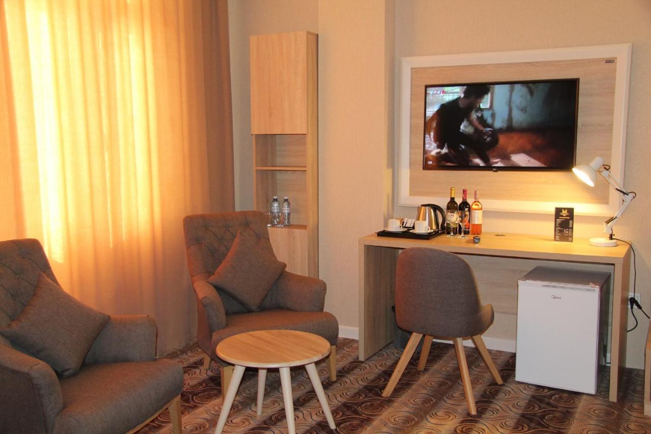 Metro City Hotel Baky Esterno foto