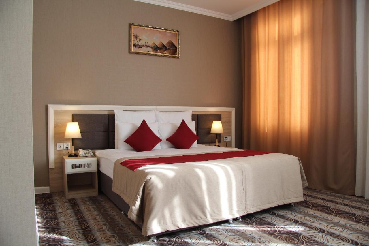 Metro City Hotel Baky Esterno foto