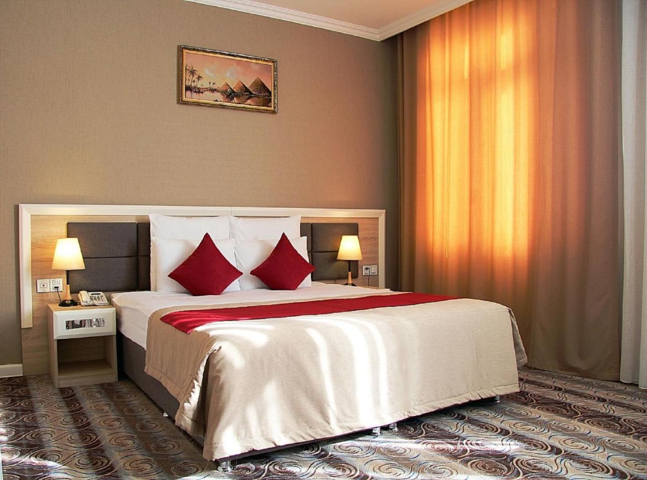 Metro City Hotel Baky Esterno foto